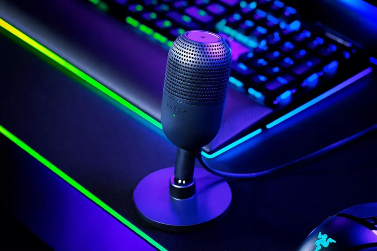 �������� �������� Razer Seiren V3 Mini �����