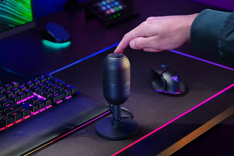 �������� �������� Razer Seiren V3 Mini �����