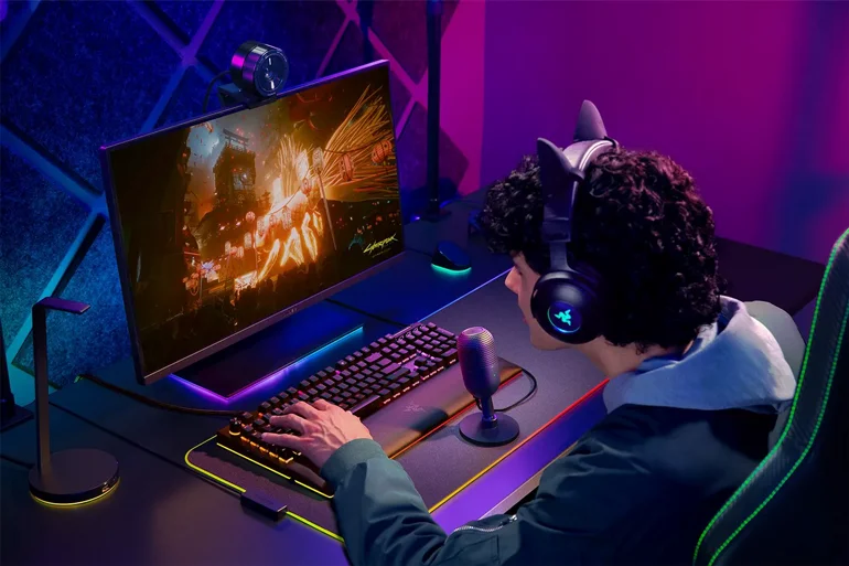 �������� �������� Razer Seiren V3 Mini �����